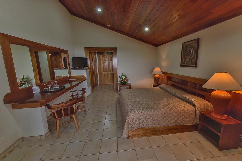 Hotel Montana Monteverde Exterior photo
